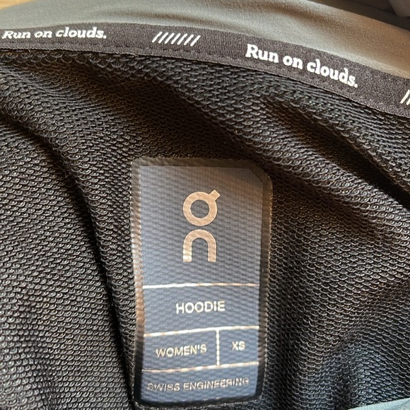 On Running Performance Hoodie - XS - Picture 9 of 9